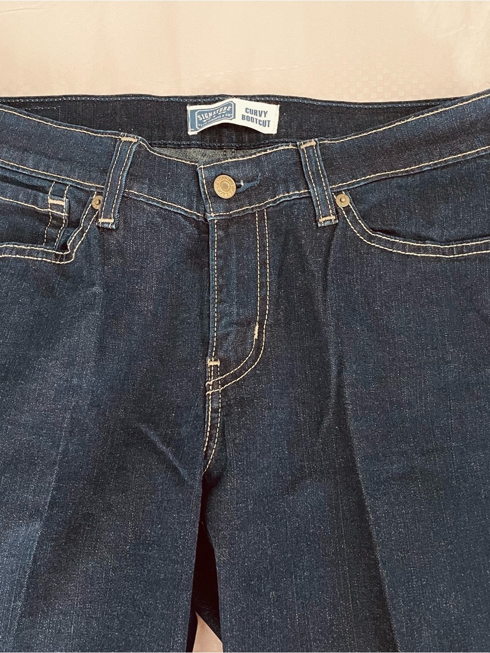 Vintage new signature Levi’s dark denim jeans with back pocket embroidery